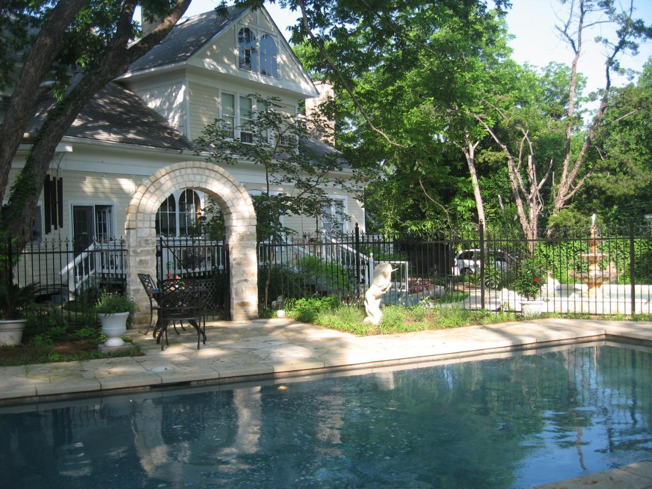 Strickland Arms Bed And Breakfast Austin Exterior photo